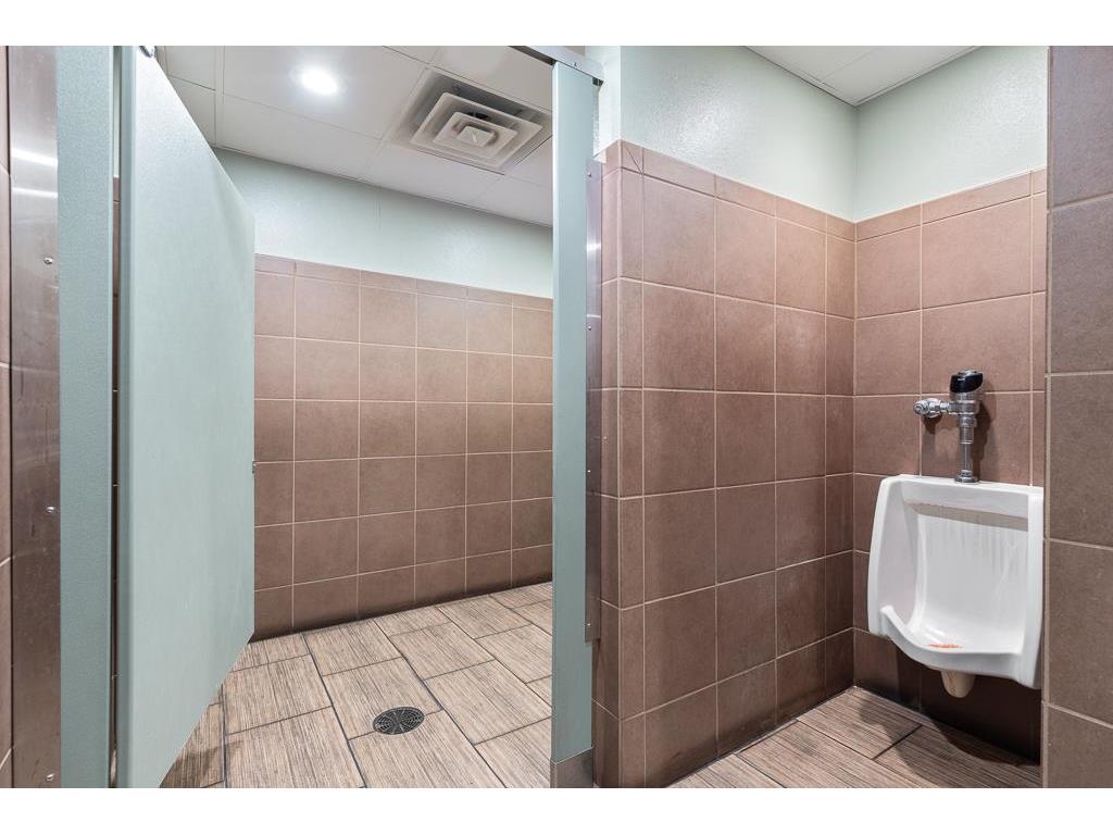 228 W Main Street Marshall MN 56258 6483718 image40