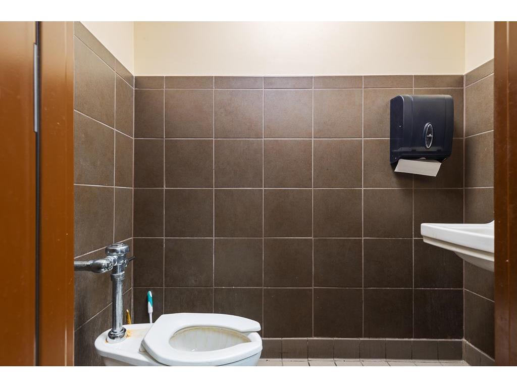 228 W Main Street Marshall MN 56258 6483718 image41