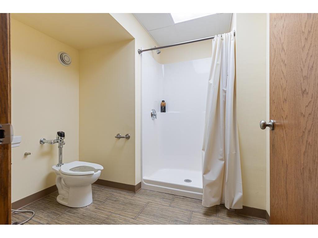 228 W Main Street Marshall MN 56258 6483718 image42