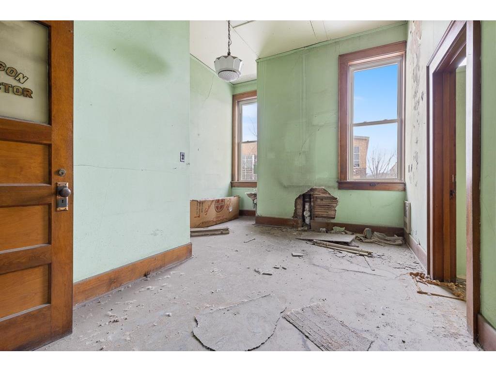 228 W Main Street Marshall MN 56258 6483718 image44