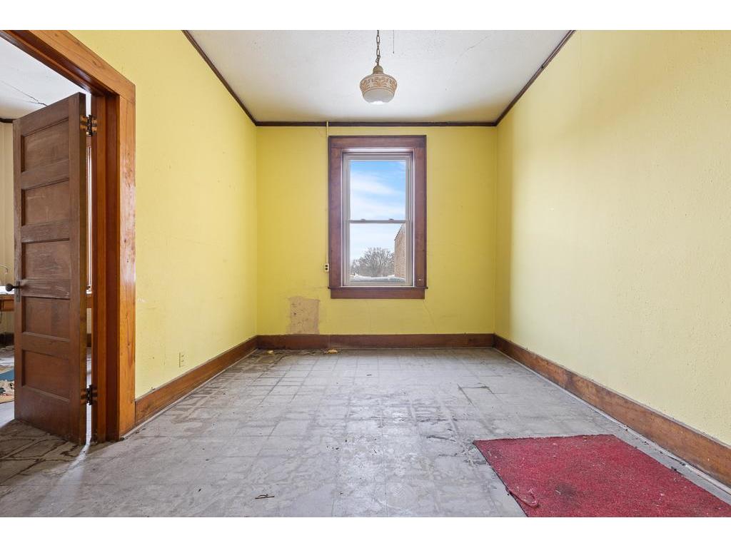 228 W Main Street Marshall MN 56258 6483718 image46