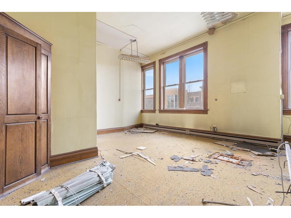 228 W Main Street Marshall MN 56258 6483718 image47