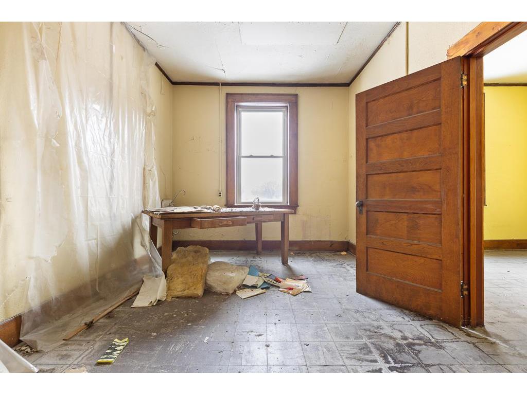 228 W Main Street Marshall MN 56258 6483718 image48