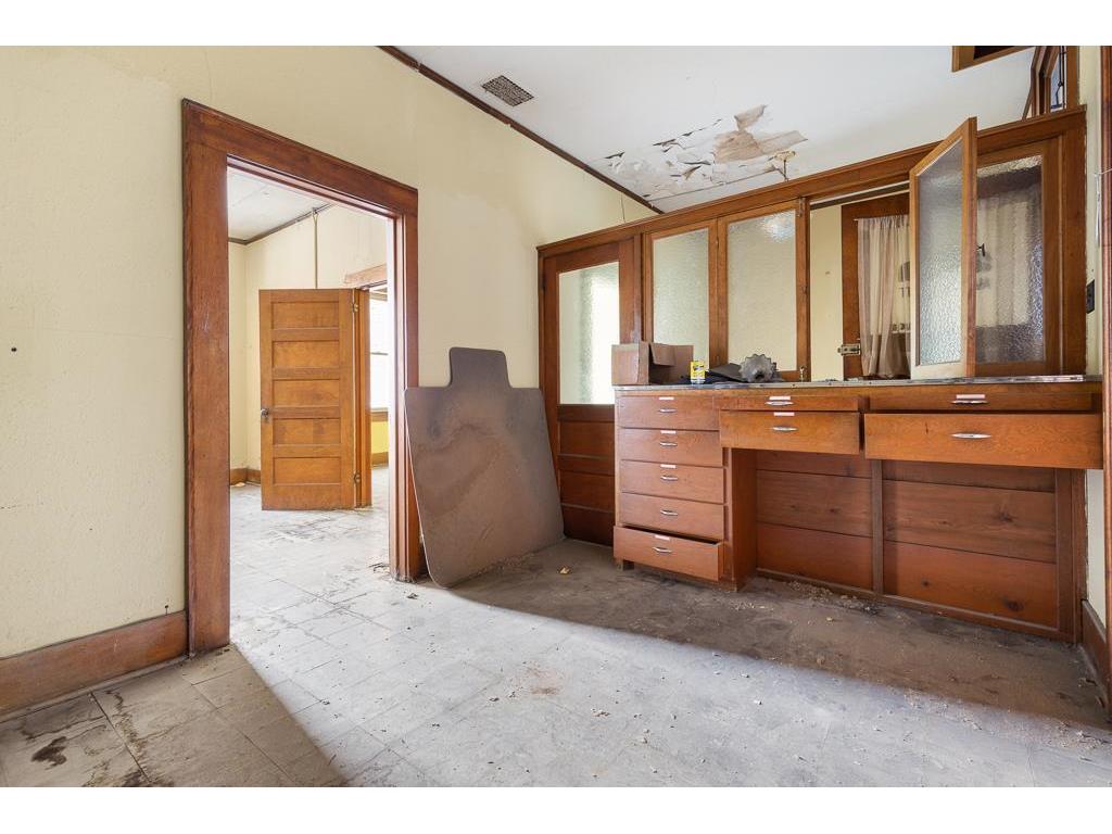 228 W Main Street Marshall MN 56258 6483718 image49