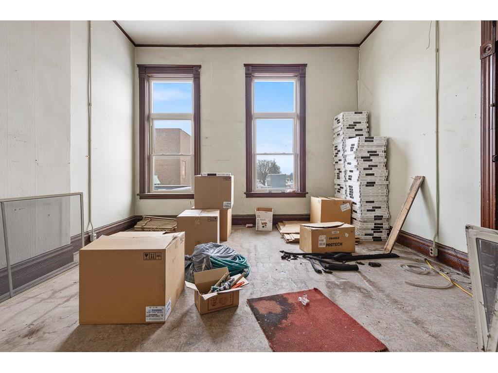 228 W Main Street Marshall MN 56258 6483718 image50