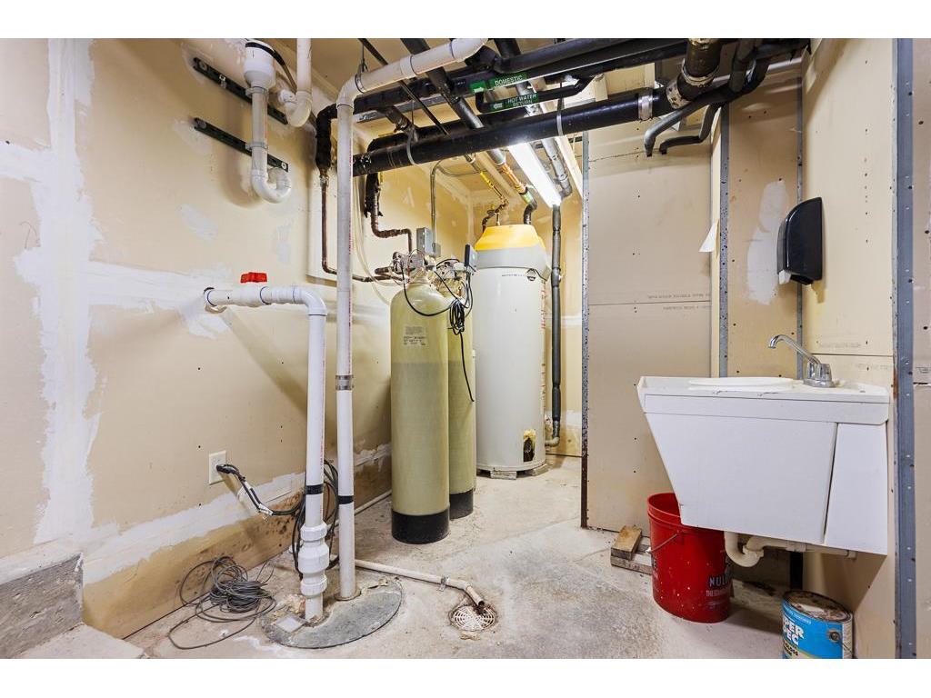 228 W Main Street Marshall MN 56258 6483718 image52