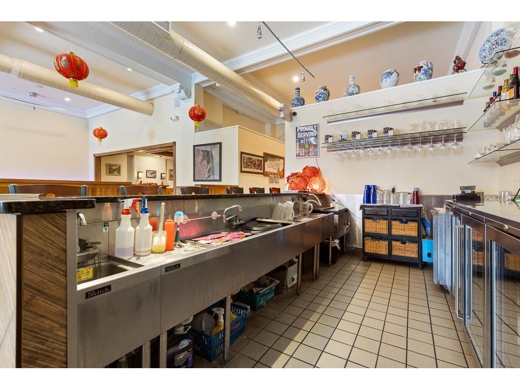 228 W Main Street Marshall MN 56258 6483718 image8