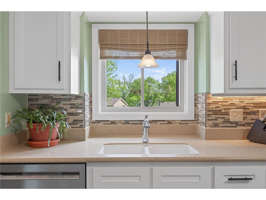 2287 Helmo Court N Oakdale MN 55128 7066256 image15