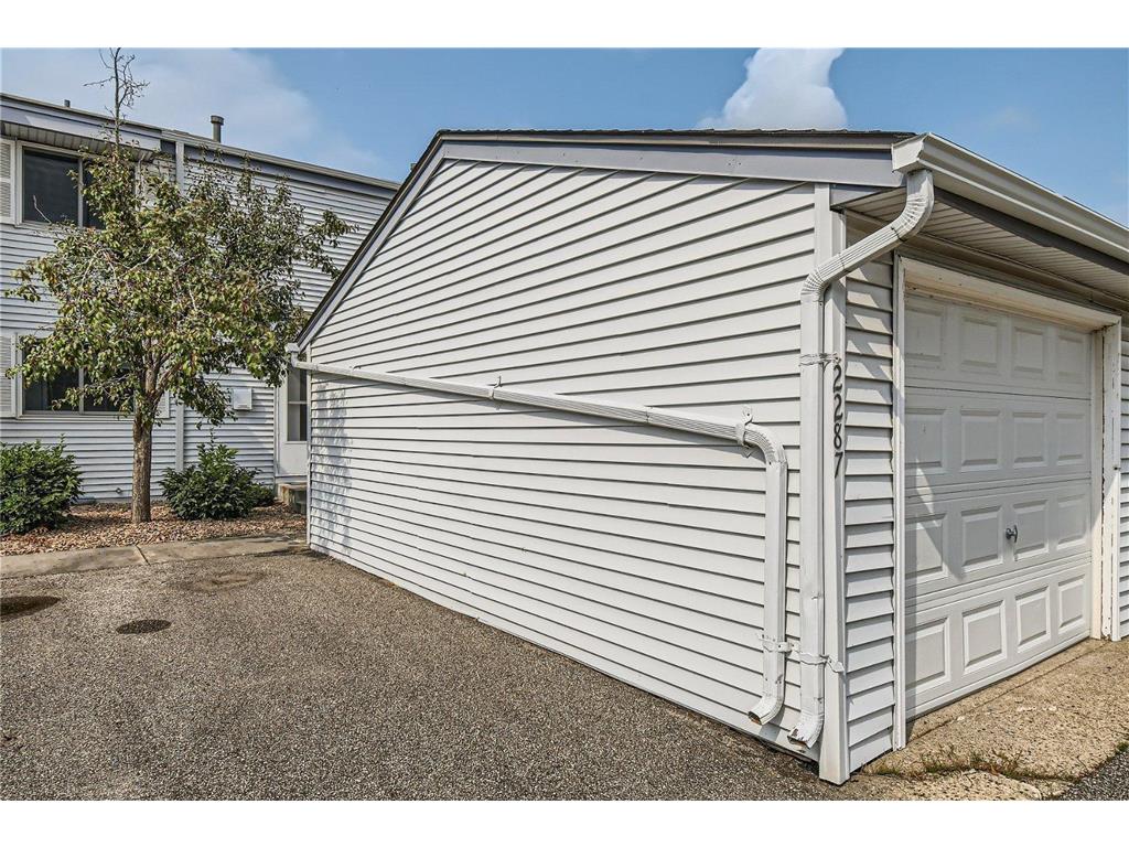 2287 Pond Avenue E Maplewood MN 55119 6570134 image1