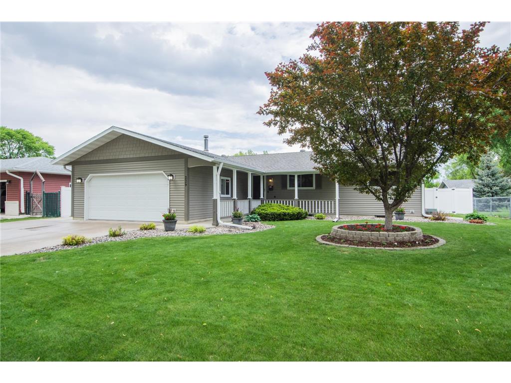 229 30th Avenue N Fargo ND 58102 6728117 image1