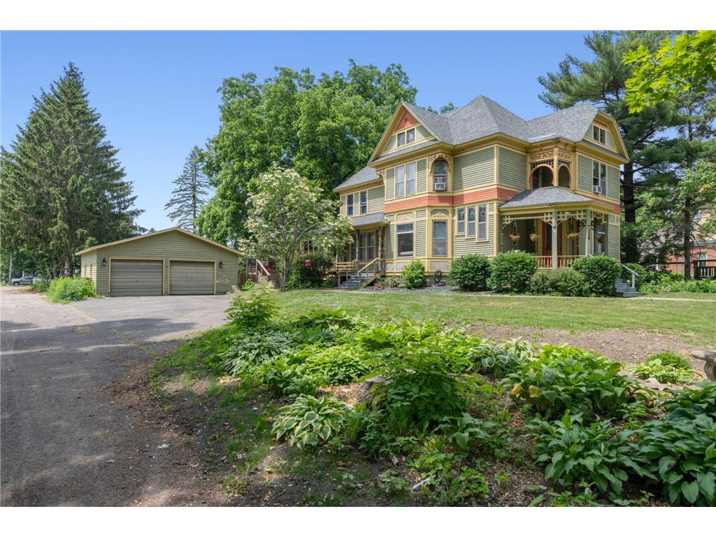 229 S Chestnut Street Ellsworth Twp WI 54011 6387204 image1