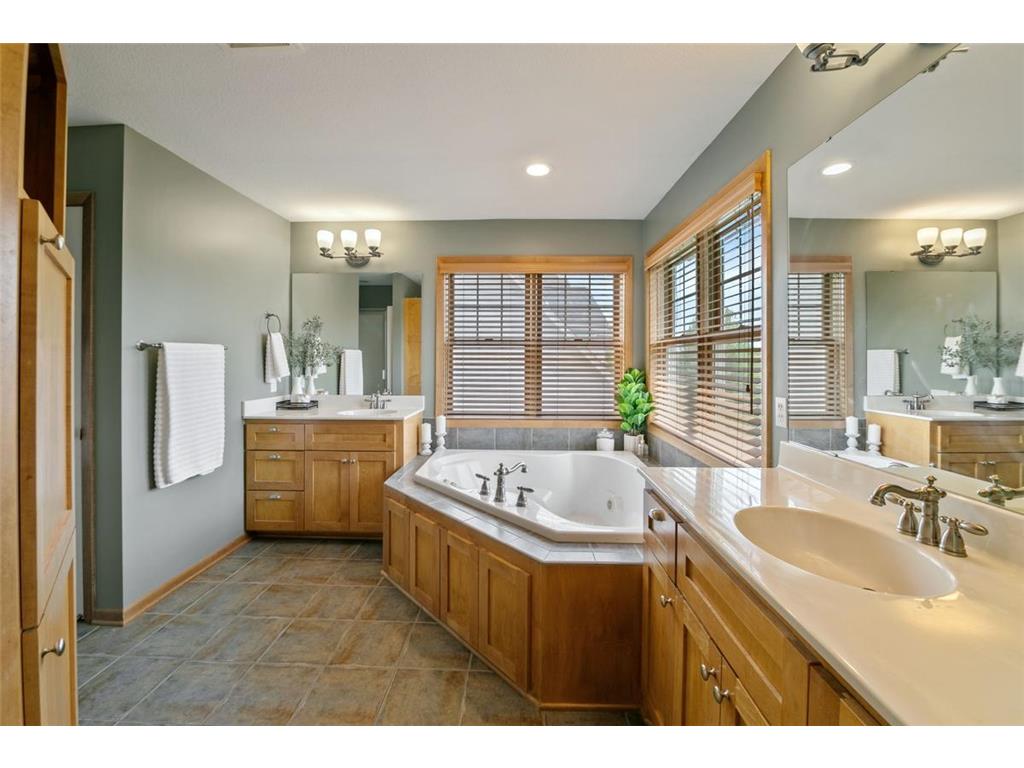 2297 Fieldstone Curve Woodbury MN 55129 7082972 image14