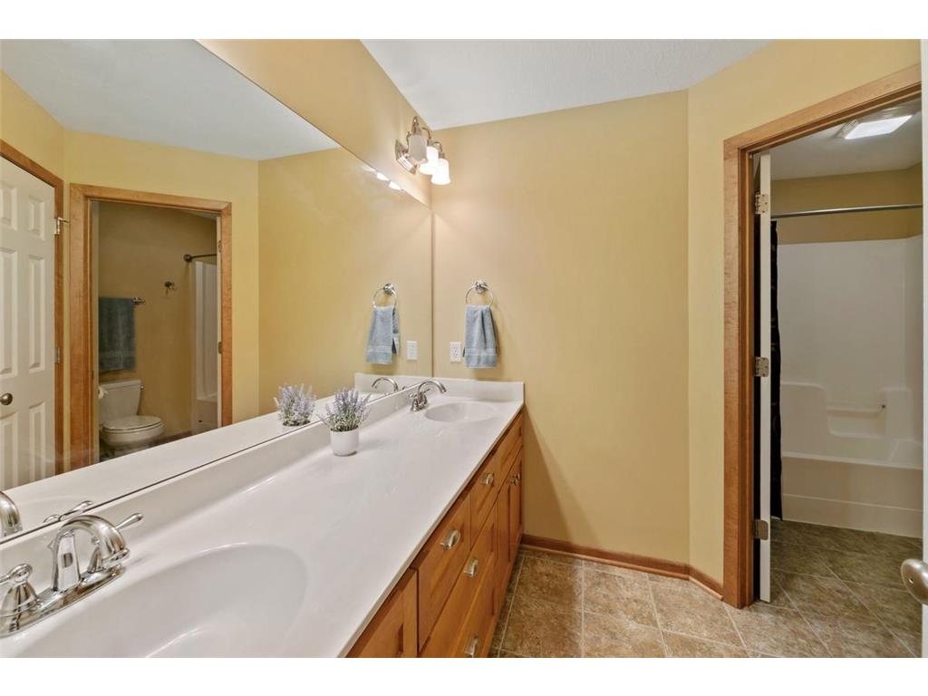 2297 Fieldstone Curve Woodbury MN 55129 7082972 image18