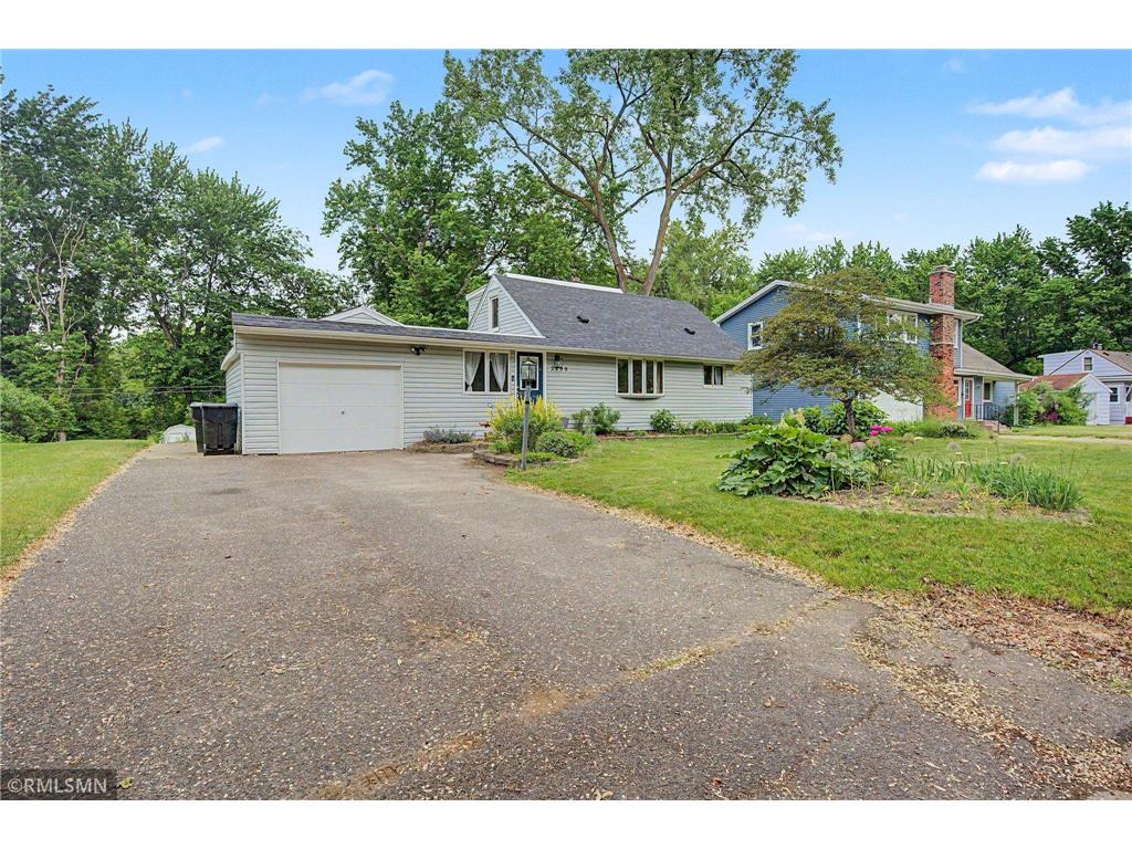 2299 Knoll Drive Mounds View MN 55112 7088604 image1