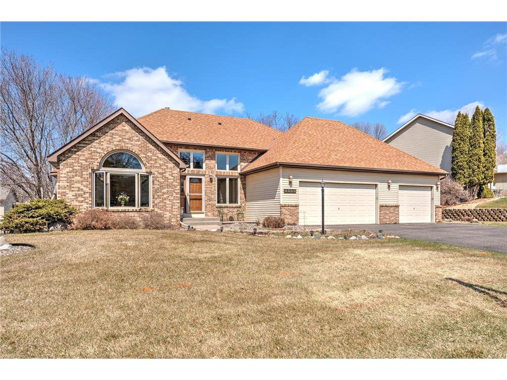 2299 Snowshoe Lane E, Maplewood, MN, 55119 MLS 6180038 Edina Realty