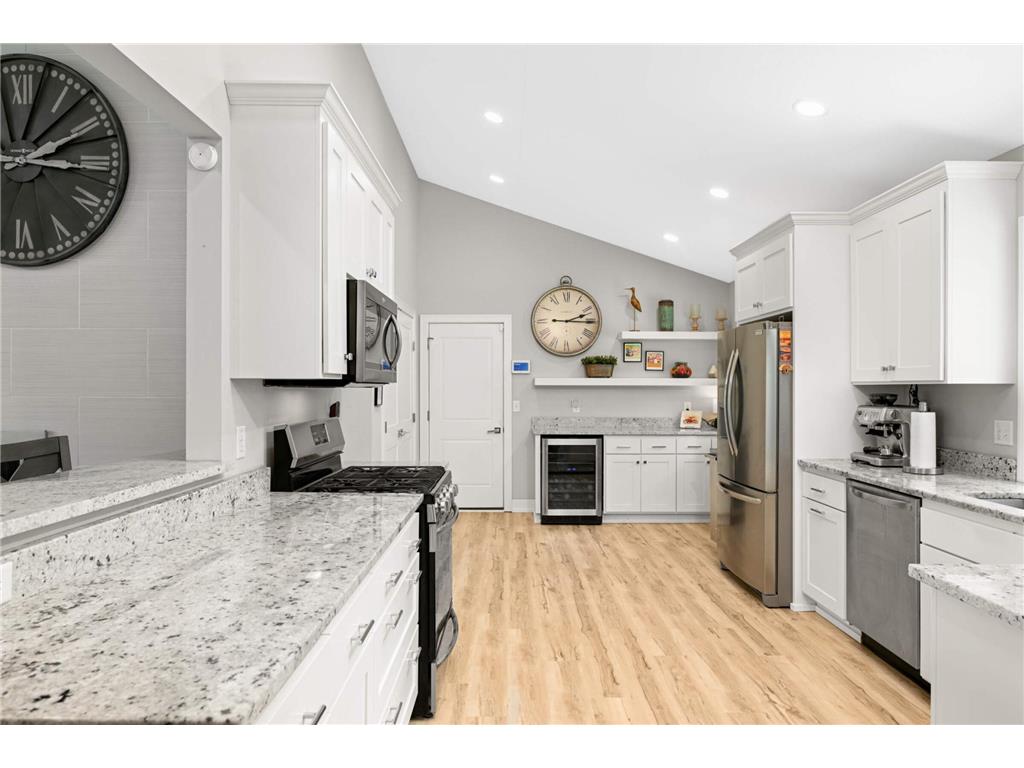 230 Maple Island Road Burnsville MN 55306 - Crystal 7100033 image32