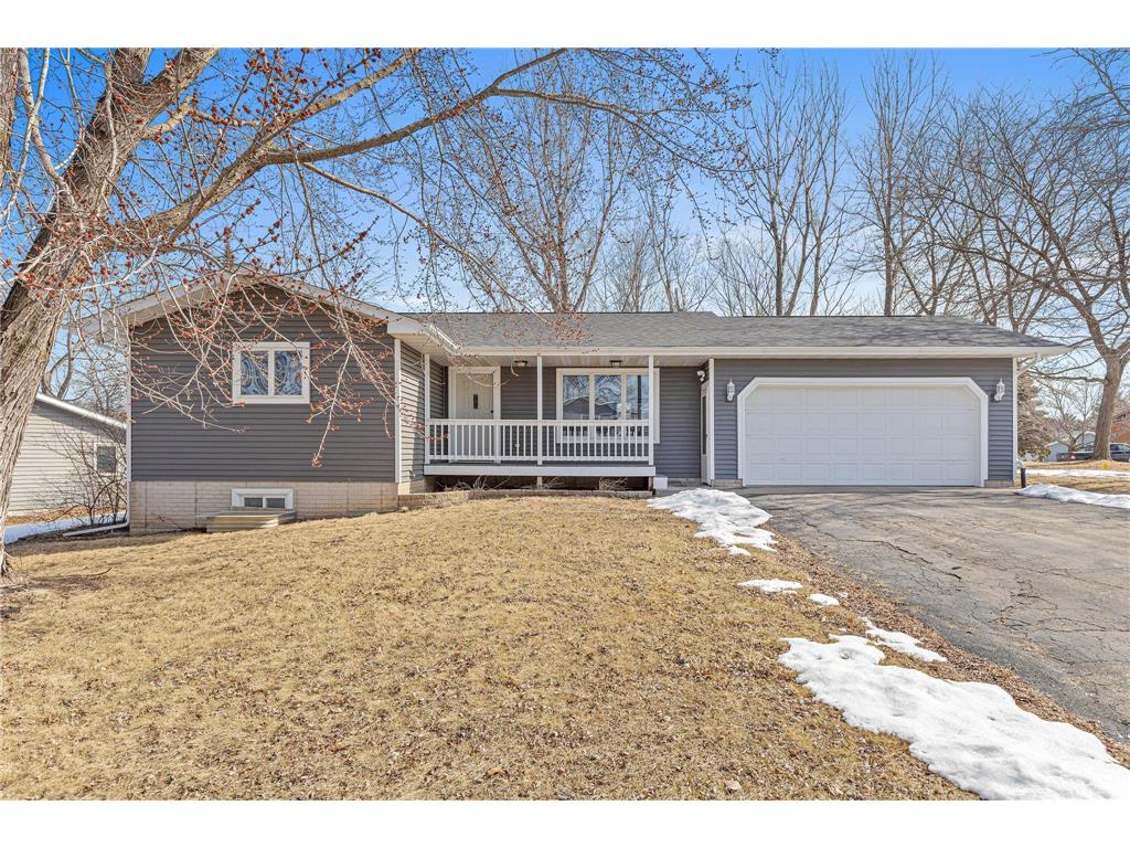 230 N Bourbon Circle Ellsworth WI 54011 6681804 image1