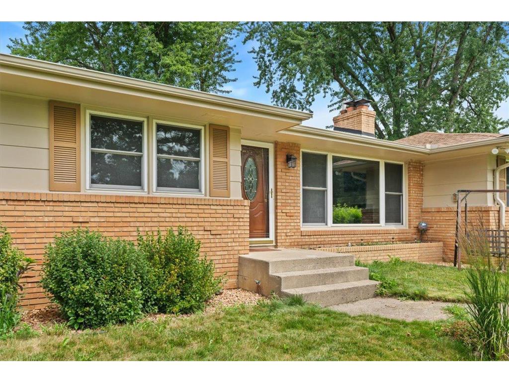 2300 Oakwood Drive Burnsville MN 55306 7102607 image4