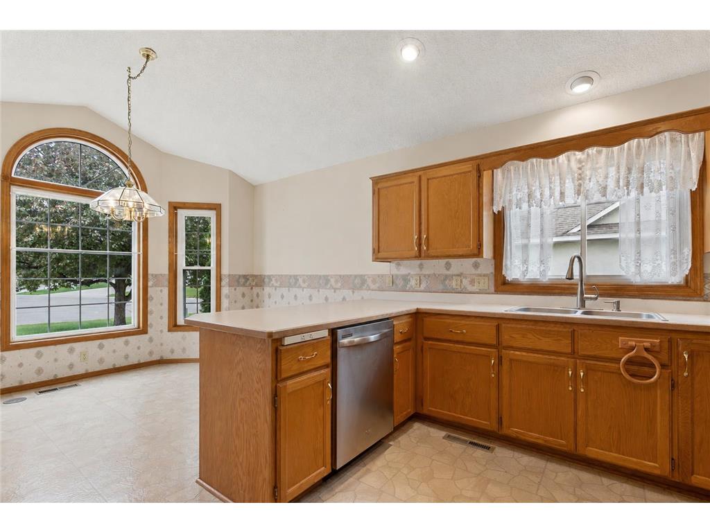 2301 Wight Bay Brooklyn Park MN 55443 7066176 image10