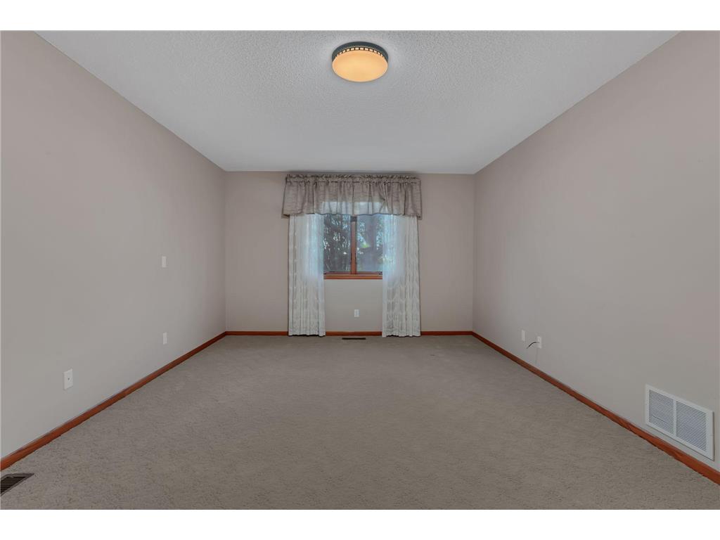 2304 SW 10 Street Willmar MN 56201 7069356 image25