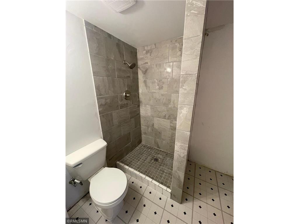 2304 Sheridan Avenue N Minneapolis MN 55411 7082234 image21