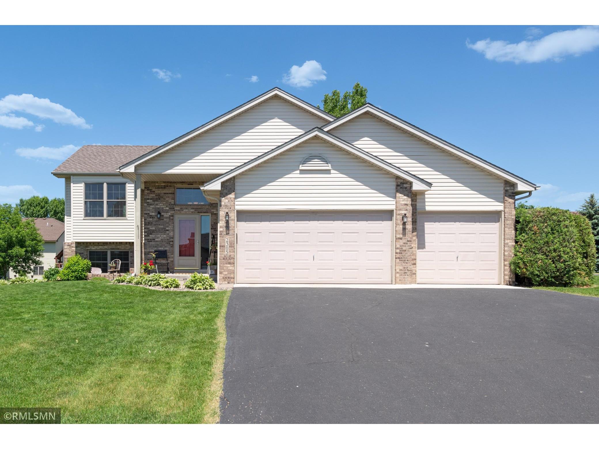 2305 Buffalo Ridge Drive, Buffalo, MN 55313 MLS 6003618 Edina Realty