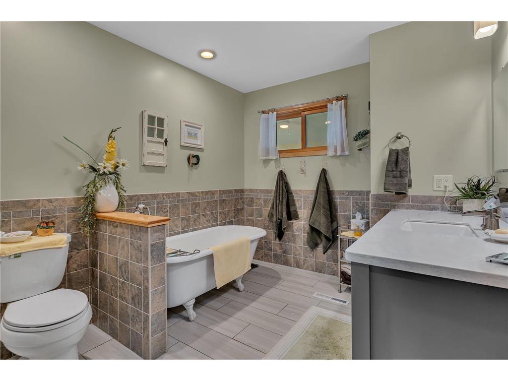 2305 NE COUNTRY CLUB DR Willmar MN 56201 - Willmar 7098122 image51