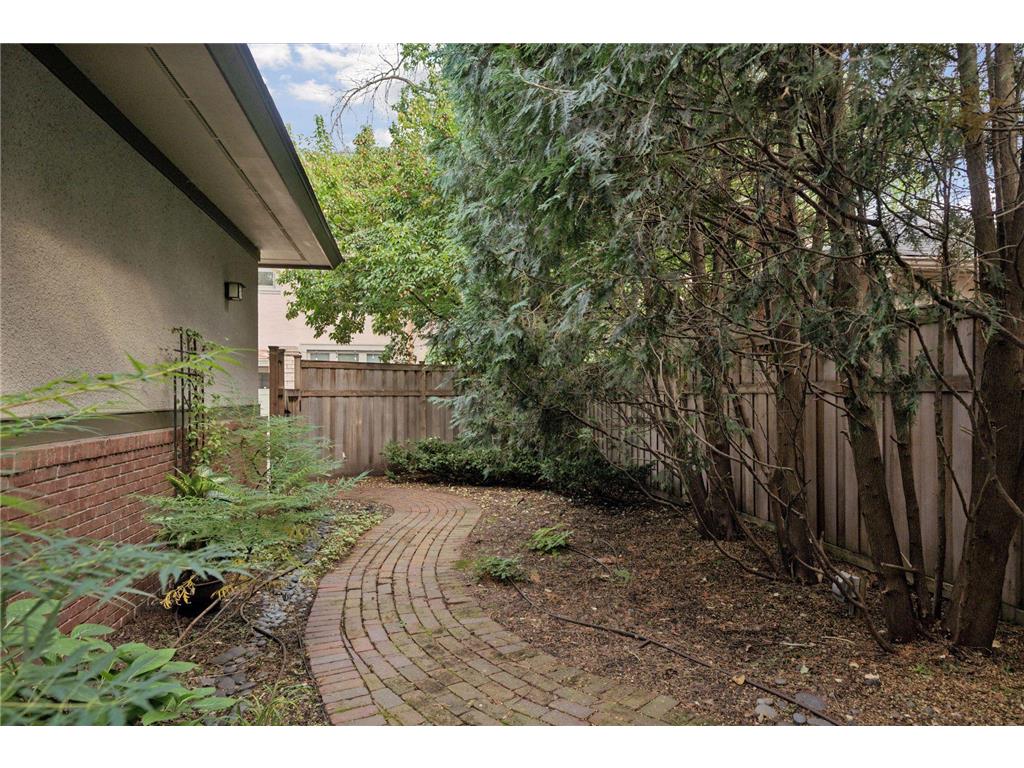 2305 Newton Avenue S Minneapolis MN 55405 7061918 image93