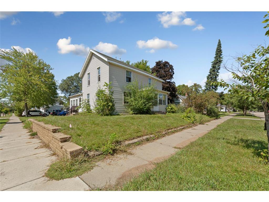 2306 4th Street Eau Claire WI 54703 7057064 image2