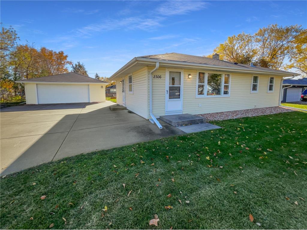 2306 Beam Avenue North Saint Paul MN 55109 6815247 image1