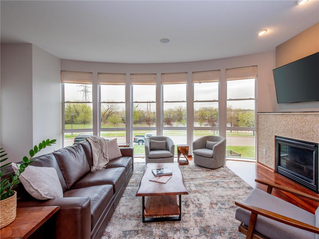 2307 River Pointe Circle Minneapolis MN 55411 - Mississippi 6520792 image1