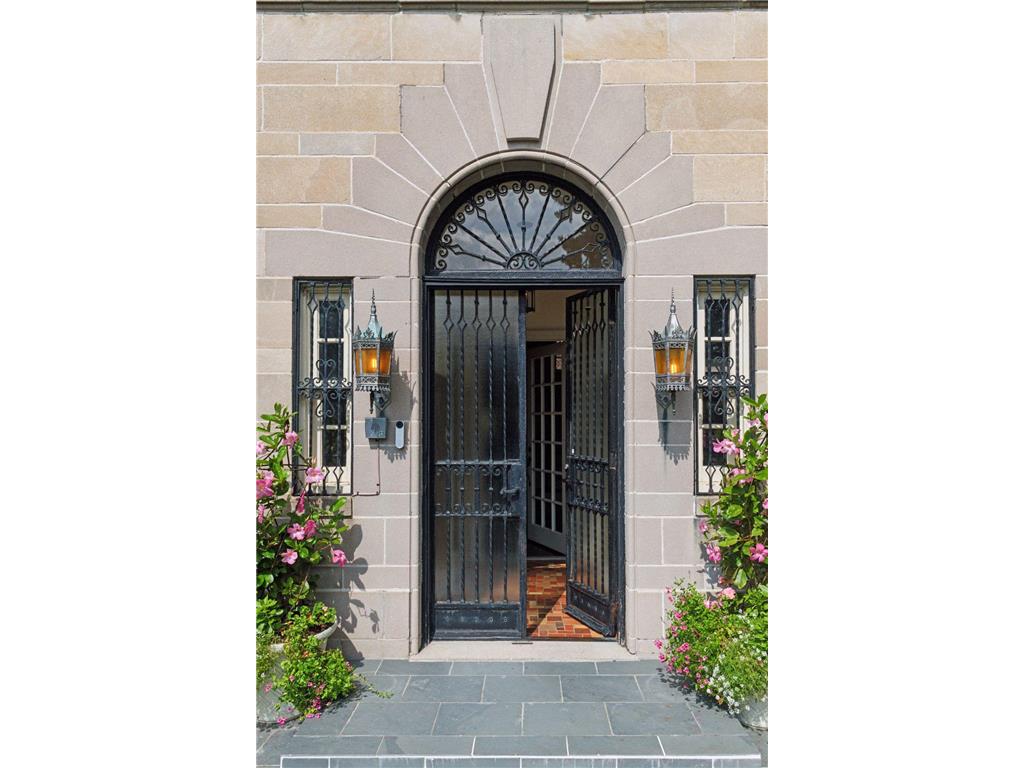 2308 W Lake Of The Isles Parkway Minneapolis MN 55405 - Lake of the Isles 6803462 image1