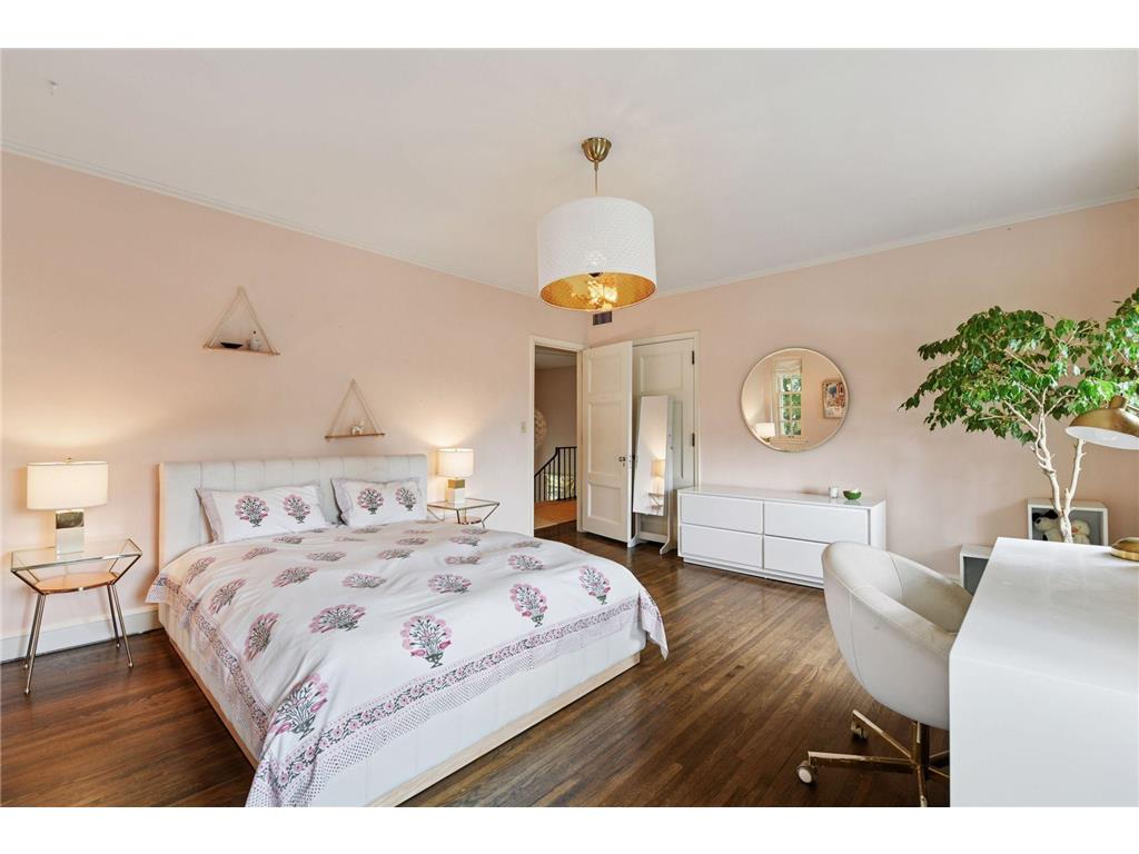 2308 W Lake Of The Isles Parkway Minneapolis MN 55405 - Lake of the Isles 6803462 image35