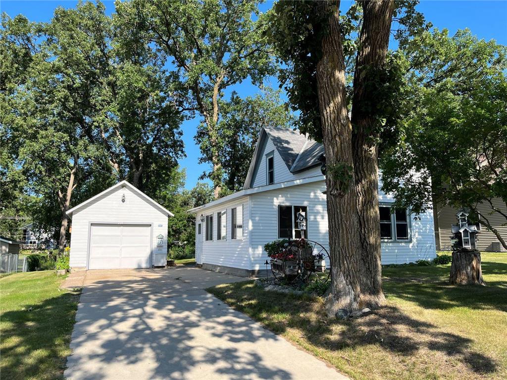 231 Pine Street N, Sauk Centre, MN, 56378 MLS 6397221 Edina Realty