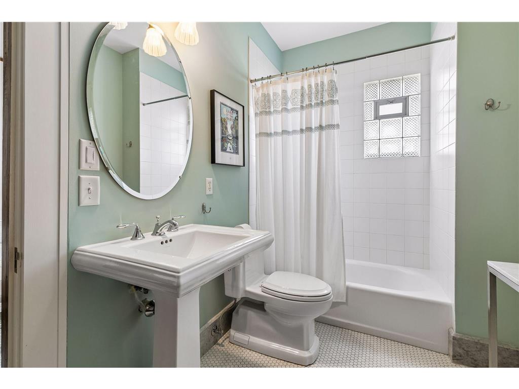 2310 Humboldt Avenue S Minneapolis MN 55405 7045209 image25