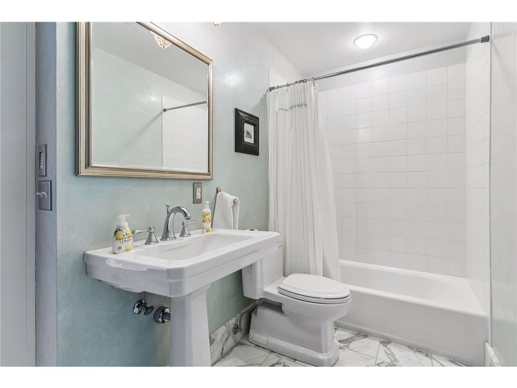 2310 Humboldt Avenue S Minneapolis MN 55405 7045209 image28