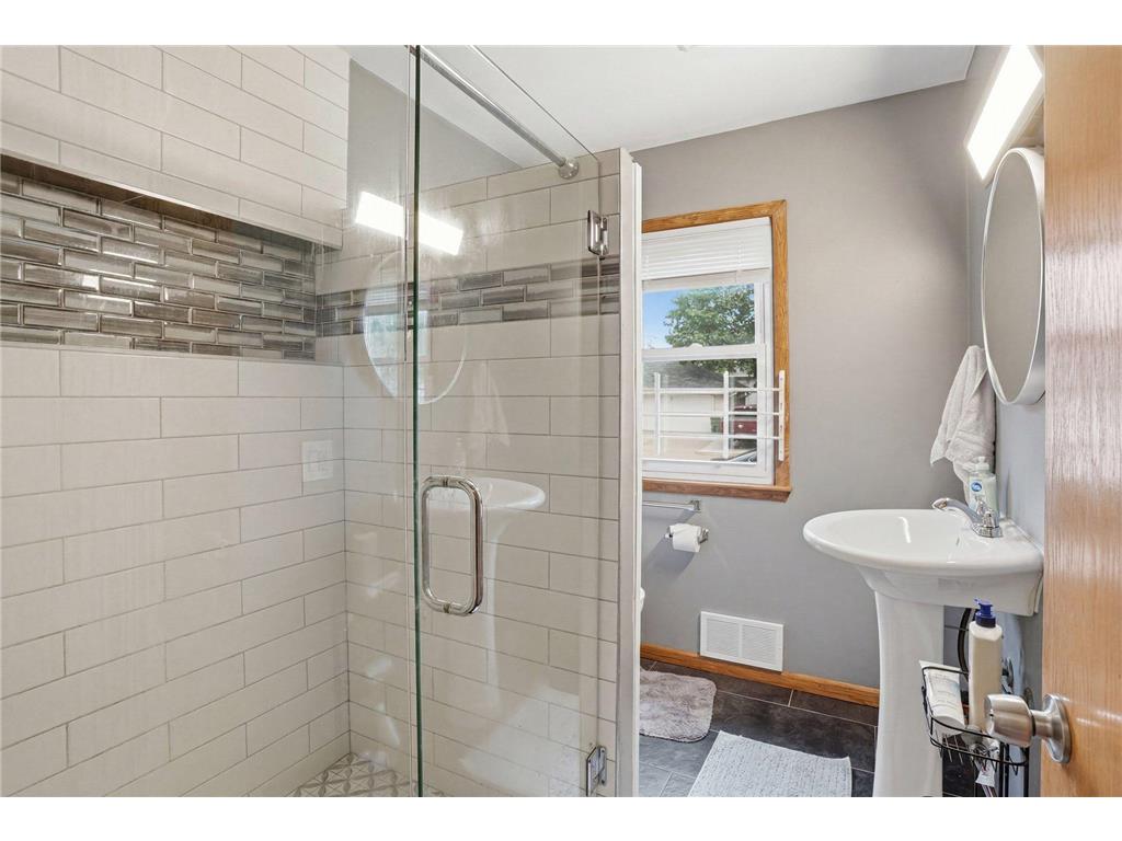 2311 53rd Avenue N Minneapolis MN 55430 7081769 image3