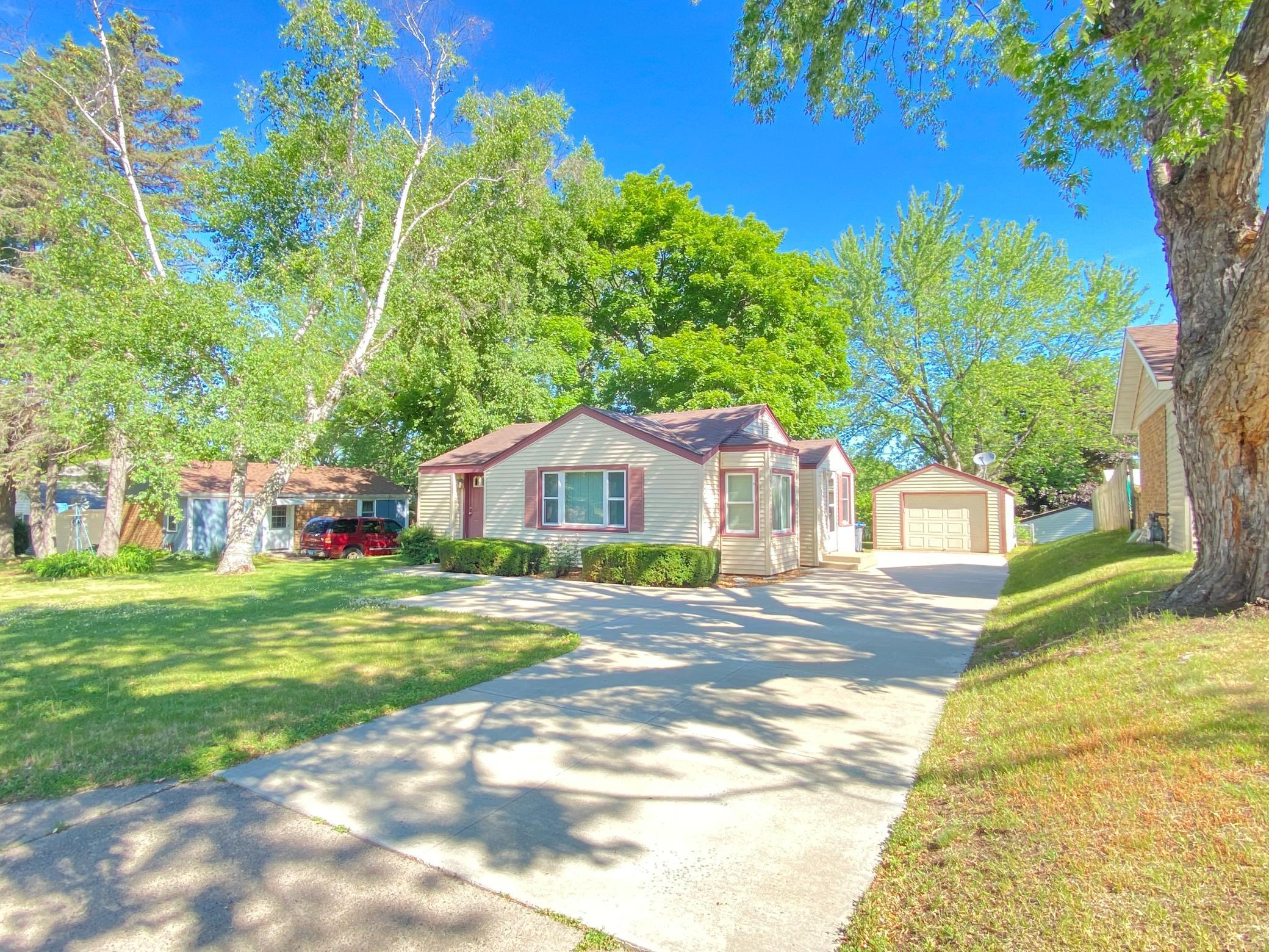 2311 Holloway Avenue E, North Saint Paul, MN 55109 MLS 6013237 Edina Realty