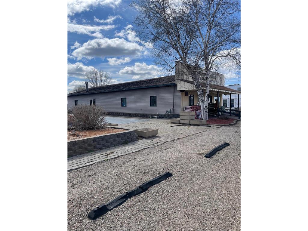 2311 S Broadway Street Alexandria MN 56308 7067100 image1