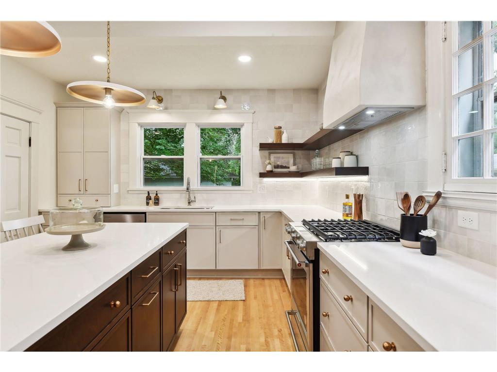 2312 Lake Place Minneapolis MN 55405 6576013 image1