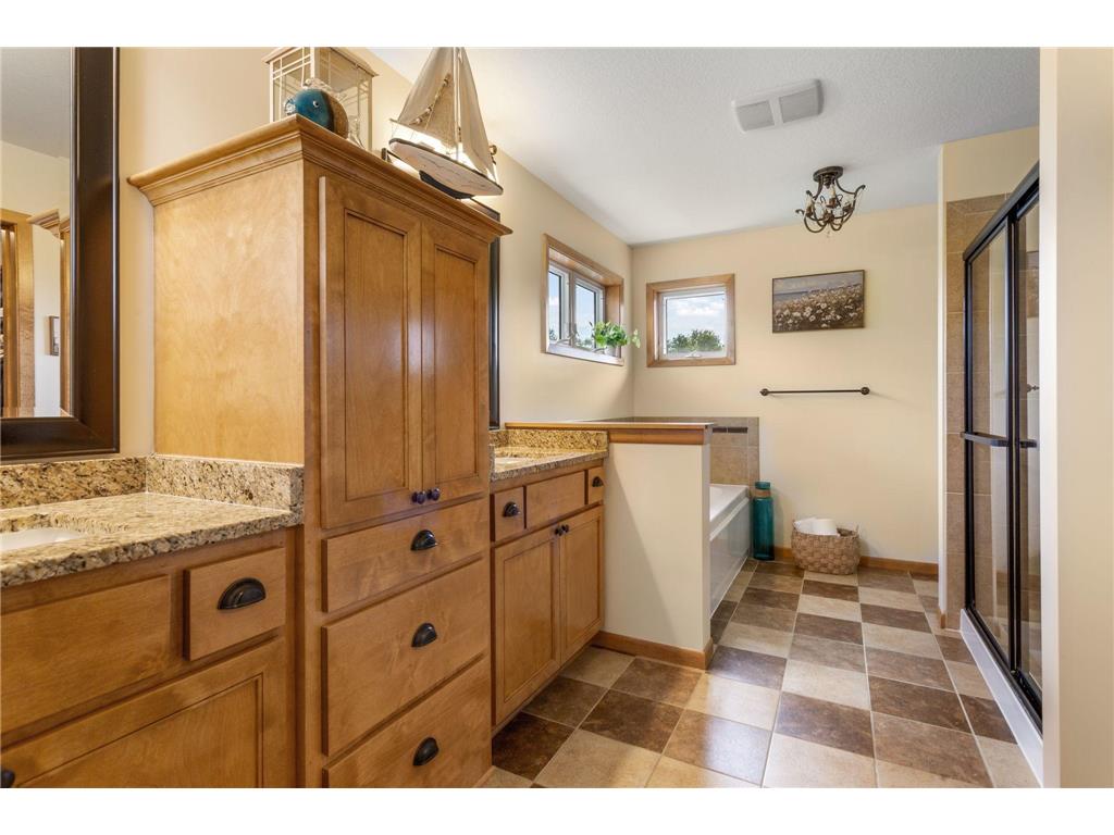 2314 Fieldstone Curve Woodbury MN 55129 7079803 image30
