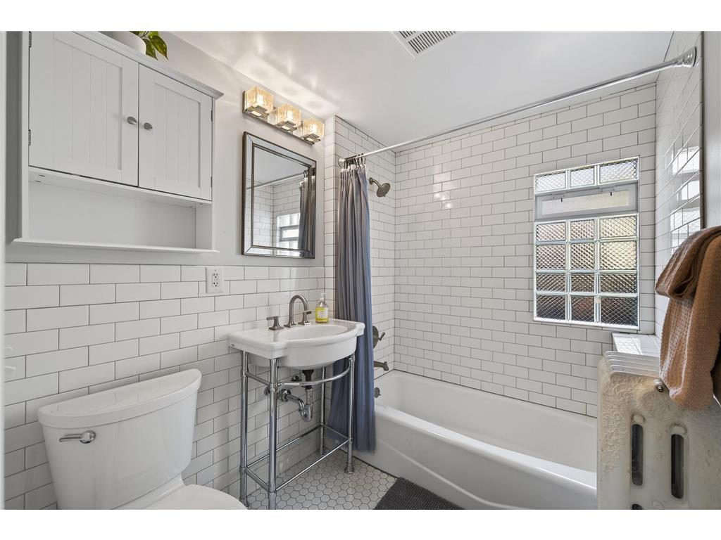2316 Fremont Avenue S Minneapolis MN 55405 7052597 image16