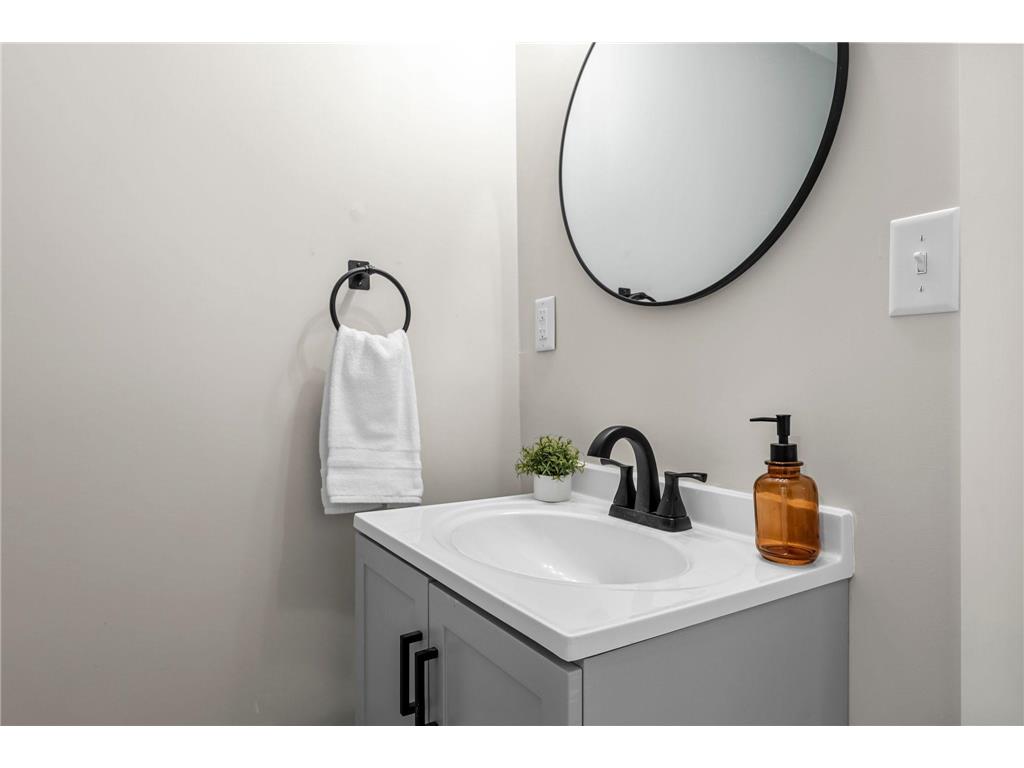 2320 Humboldt Avenue S Minneapolis MN 55405 7081518 image101