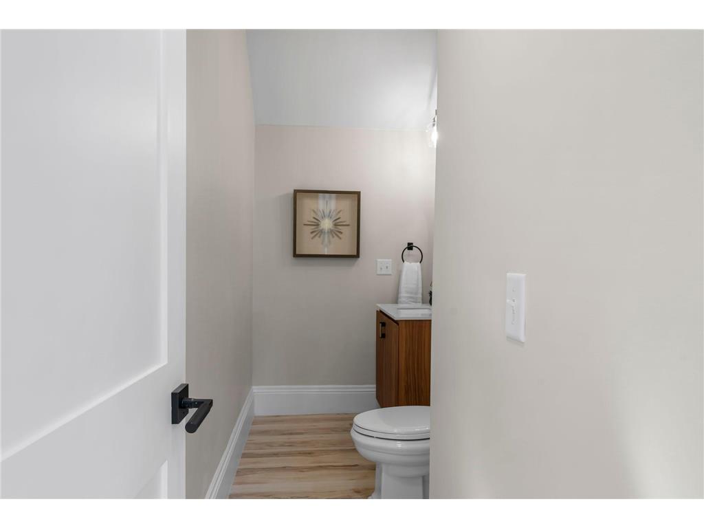 2320 Humboldt Avenue S Minneapolis MN 55405 7081518 image25