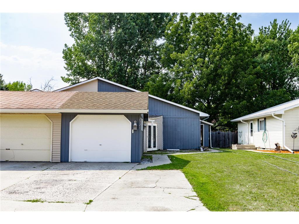 2321 Country Club Parkway Moorhead MN 56560 7113380 image1