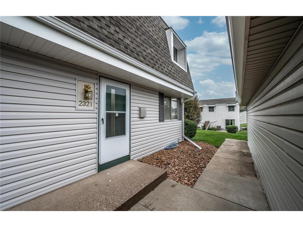 2321 Pond Avenue E Maplewood MN 55119 7006907 image2