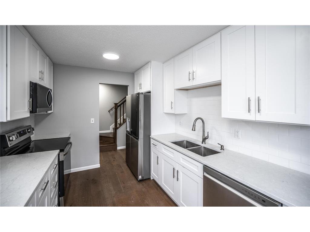 2321 Pond Avenue E Maplewood MN 55119 7006907 image4