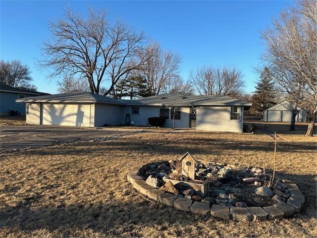 2322 260th Street Marshall MN 56258 6593612 image1