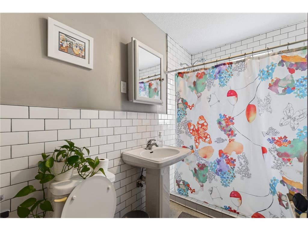 2322 Garfield Avenue Minneapolis MN 55405 7062574 image26