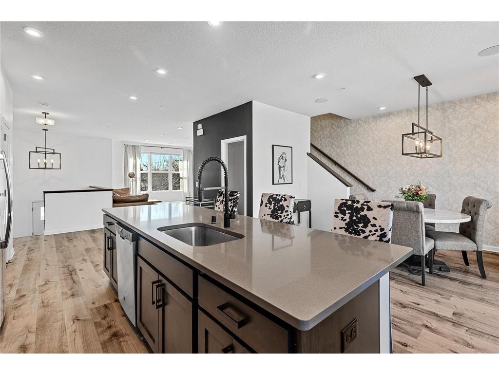 2324 Gateway Curve North Saint Paul MN 55109 6692001 image1